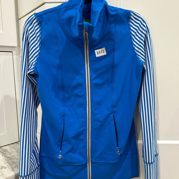 (2173) LULULEMON Daily Yoga Jacket Sz 4 **LOVED** - Picture 11 of 11